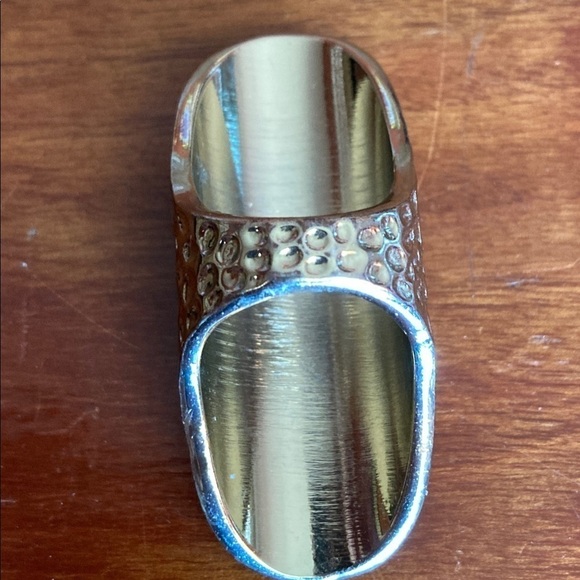 Woman’s Gold Tone and Leather Inserted Turquoise Coloured Pieces Finger Ring - Picture 3 of 5